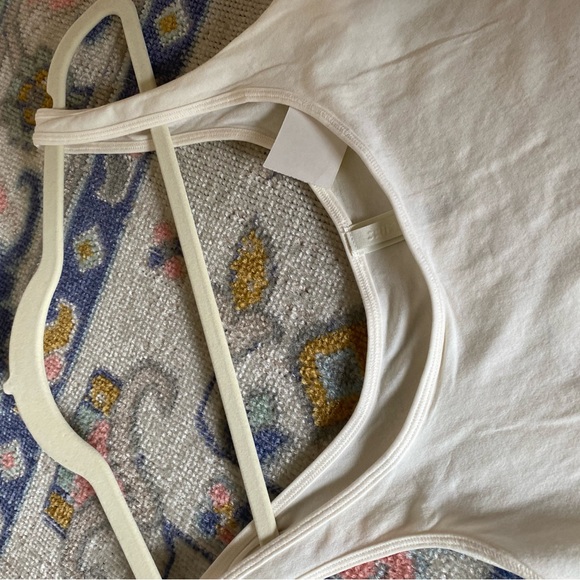 SKIMS tank top. Never worn, size large and sold out online! - Picture 4 of 6